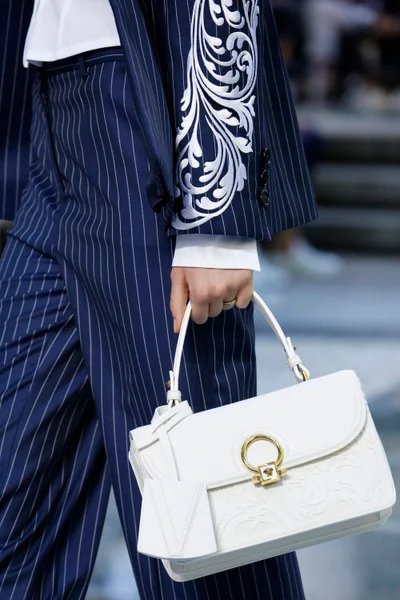 Look 21